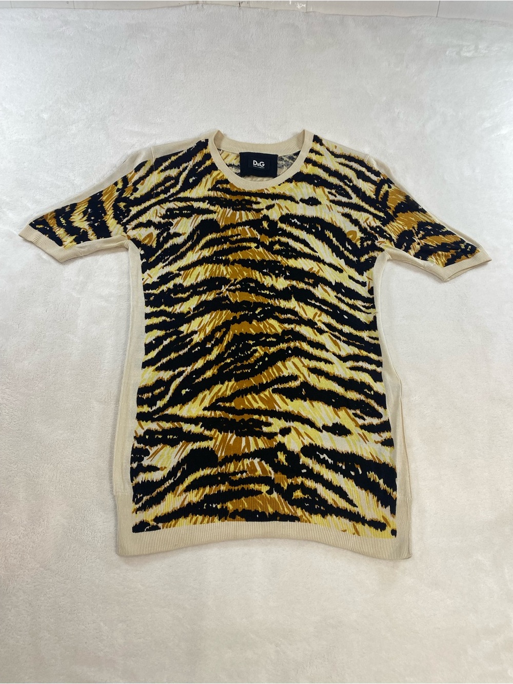 D&G Dolce & Gabbana Tiger Print Silk Short Sleeve Knit T-Shirt Vintage XXSmall